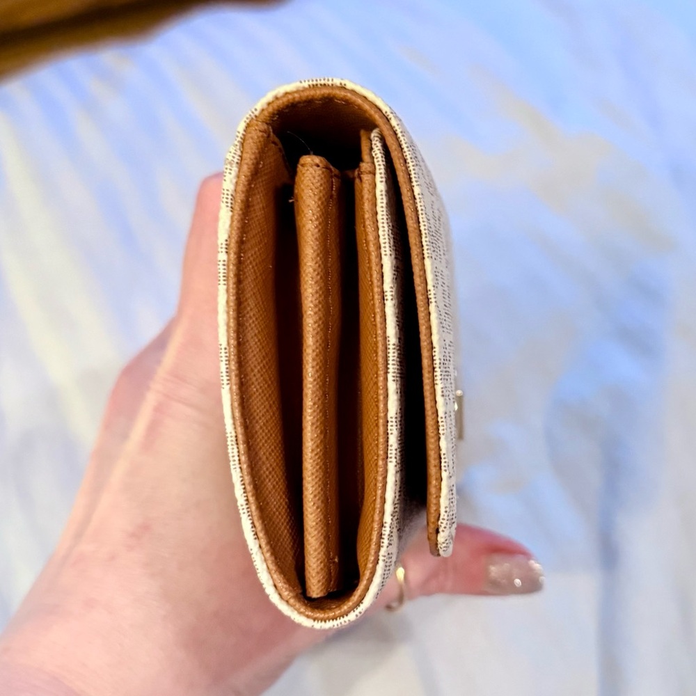 MK Gold Logo Cream Wallet - Picture 6 of 10